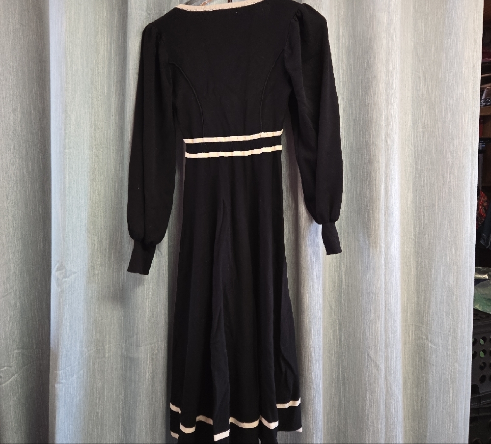 Baltic Born Elegant Black Knit Scoop Knit Midi Dress - Picture 4 of 8